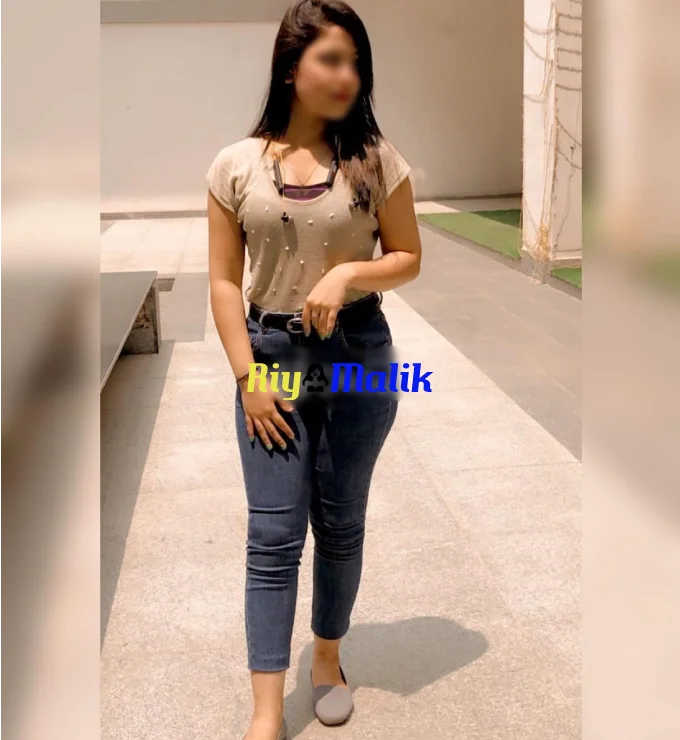 Lucknow Escort HImanshi